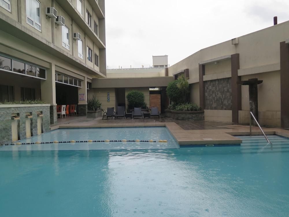 Circle Inn - Iloilo City Center - Outdoor Pool