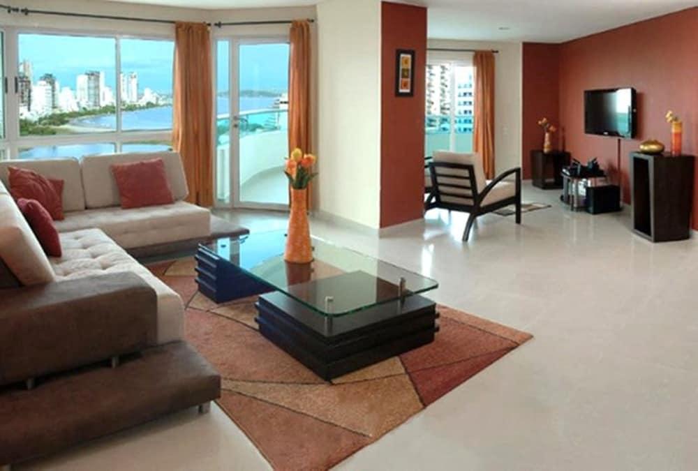 Semi Penthouse Torres Del Lago - Featured Image