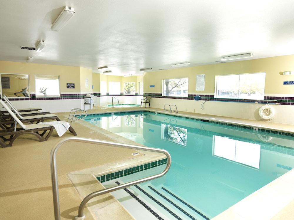 Crystal Inn Hotel & Suites Midvalley - Indoor Pool