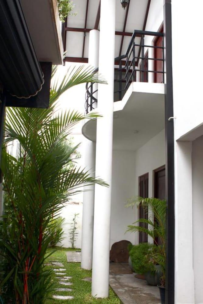 Serendib Villa 7 Colombo - Exterior