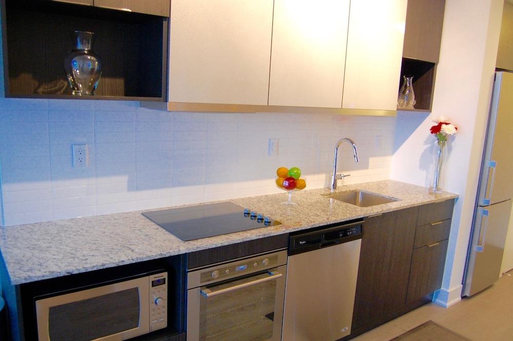 Shops at Don Mills Furnished Apartments - Private kitchen