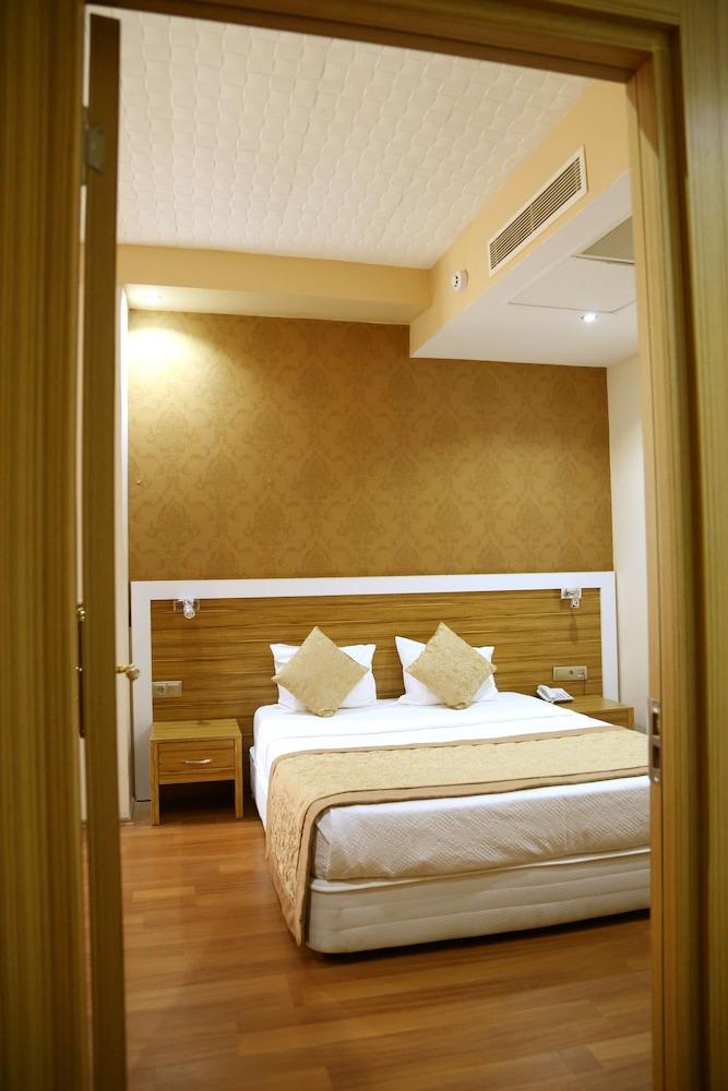 Hotel Golden King - Room