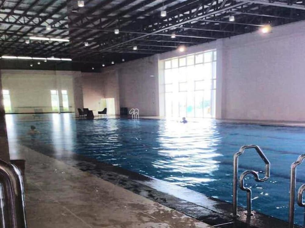 Relaxing Wind - Indoor Pool