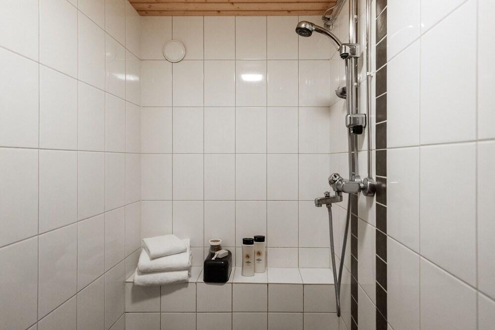 Roost Niklaksenkatu - Bathroom Shower