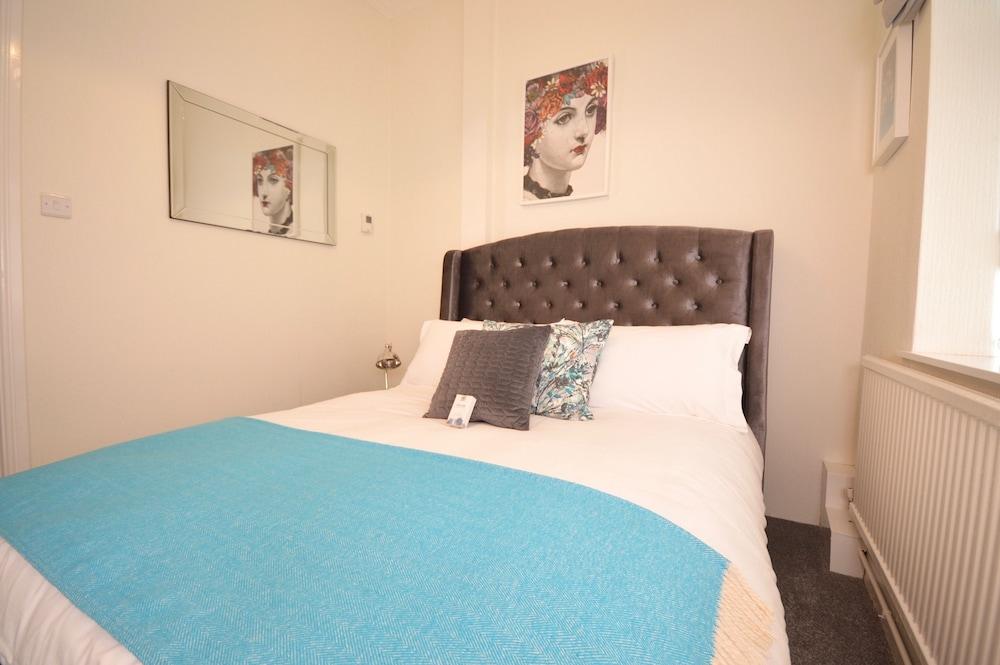 Stonefield Apartments - Guestroom
