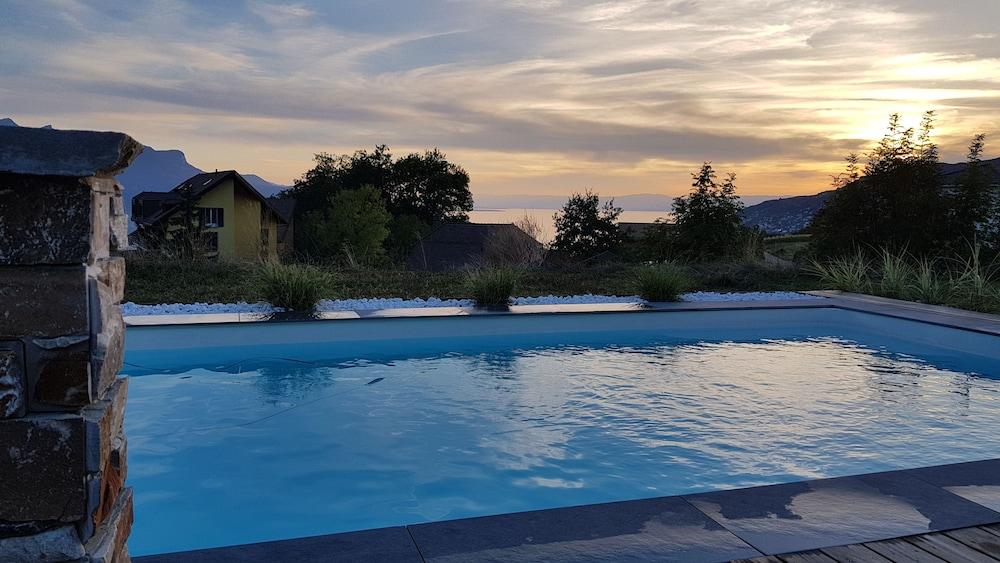 Montreux holiday home - Outdoor Pool