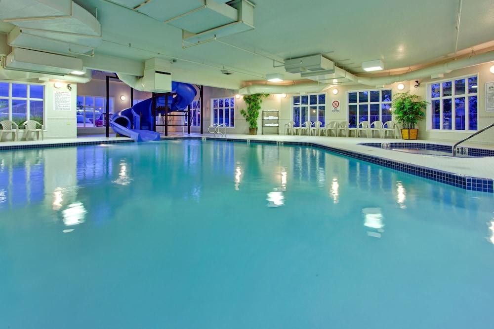 Holiday Inn Express Hotel & Suites Airdrie-Calgary North, an IHG Hotel - Waterslide