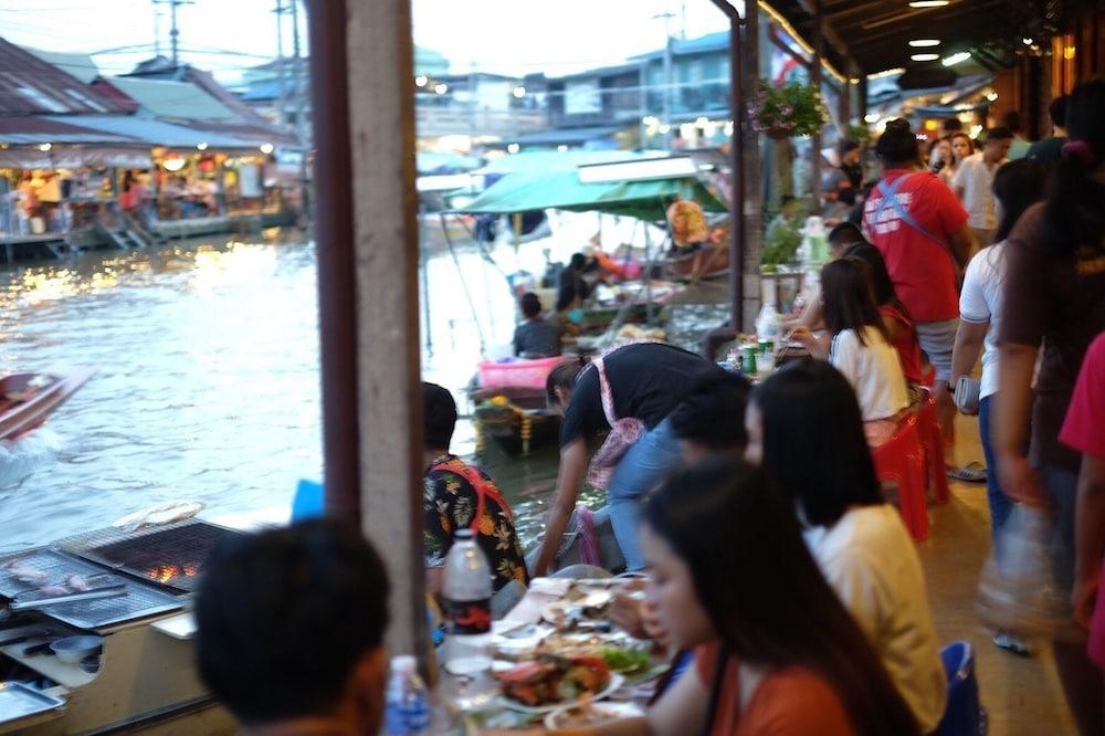RoomQuest Amphawa Floating Market 1 - Property Grounds