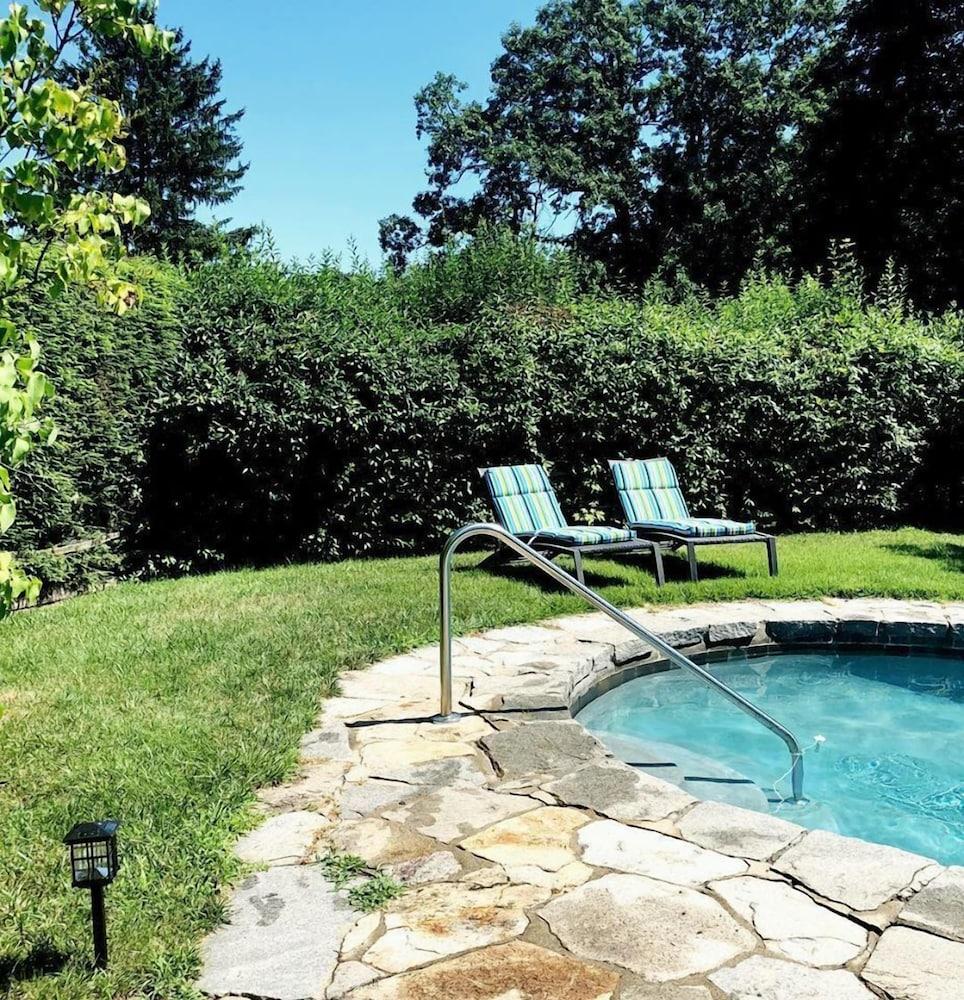 Evergreen Bed & Breakfast - Outdoor Pool