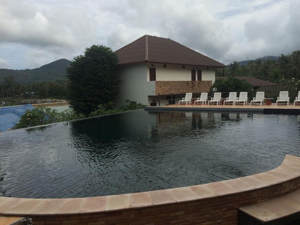 Tharathip Resort - Pool
