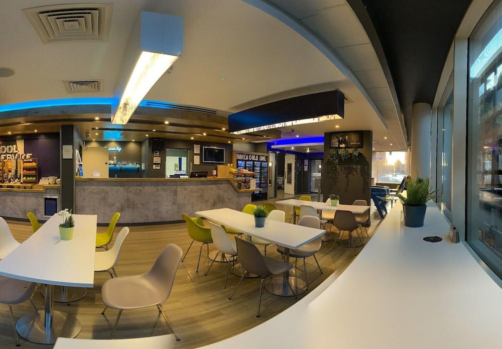 ETAP Belfast - Lobby Lounge