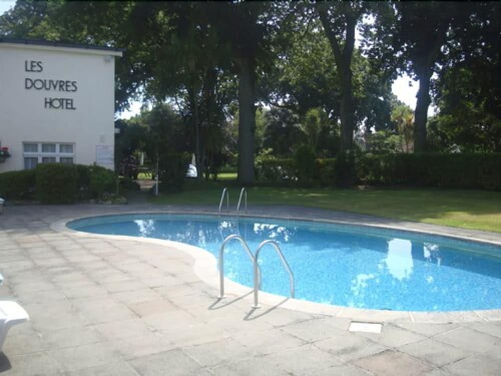 Les Douvres Hotel - Pool