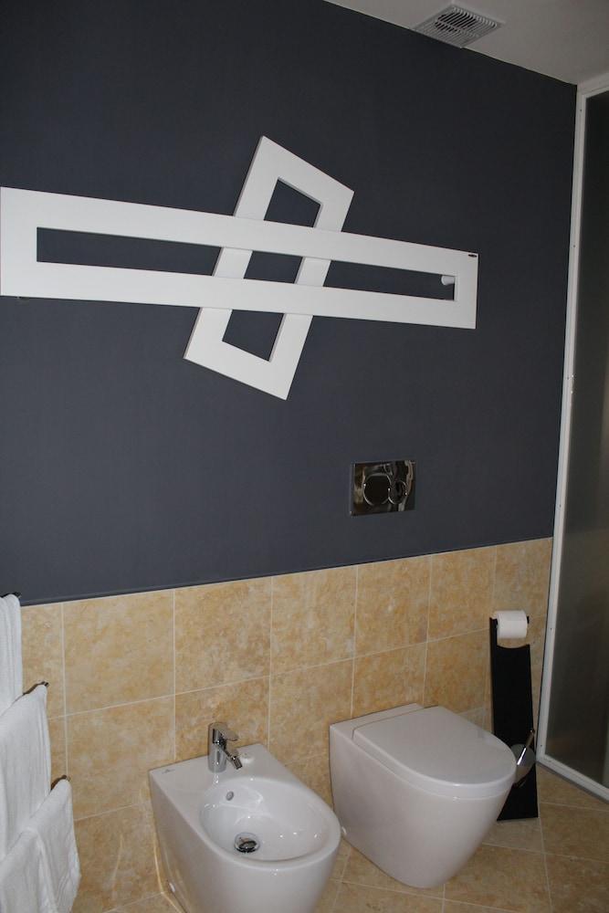 Rechigi Hotel - Bathroom