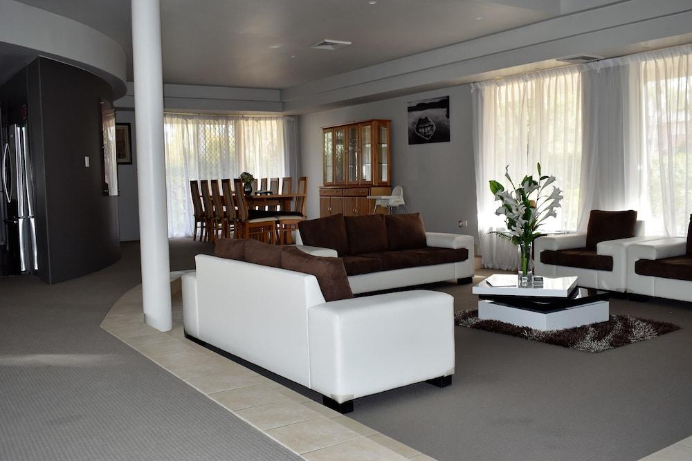 Luxury Bungalow - Lobby Lounge