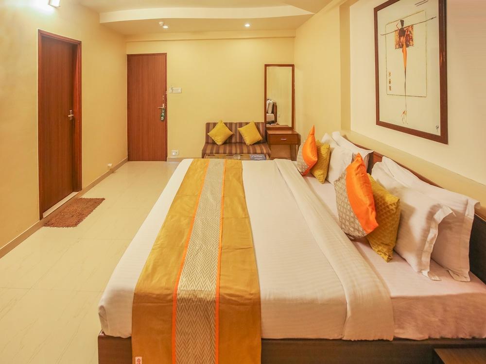 OYO 703 Hotel Shahi Palace - Featured Image