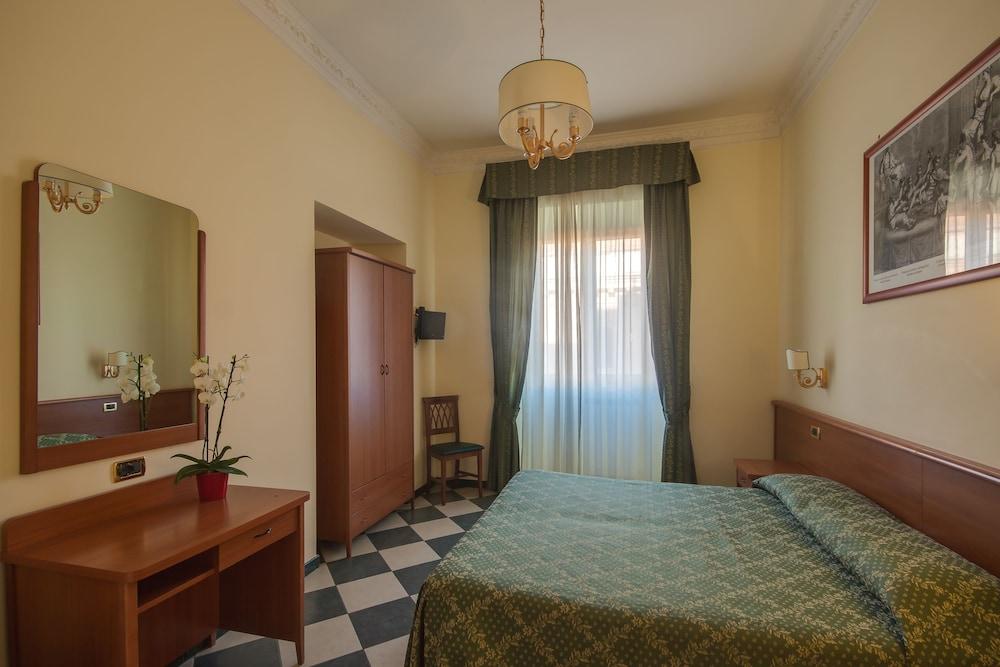 Hotel Giorgina - Featured Image