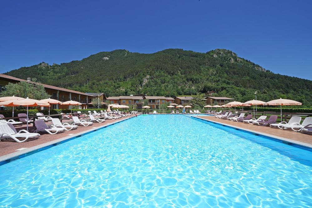 Hotel Residence La Pertica - Outdoor Pool