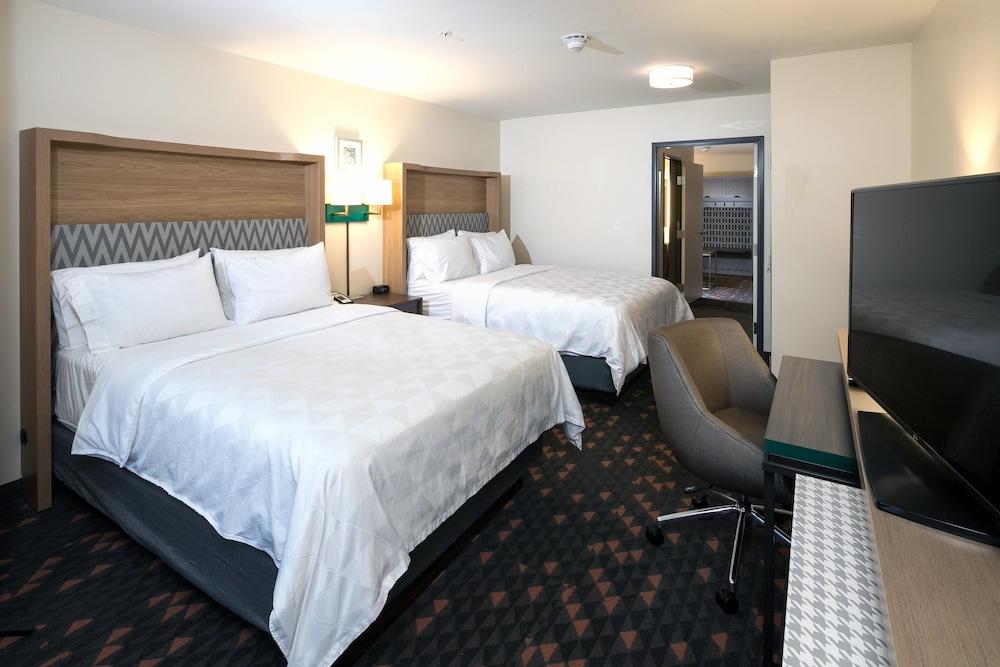 Holiday Inn Kalamazoo West, an IHG Hotel - Room