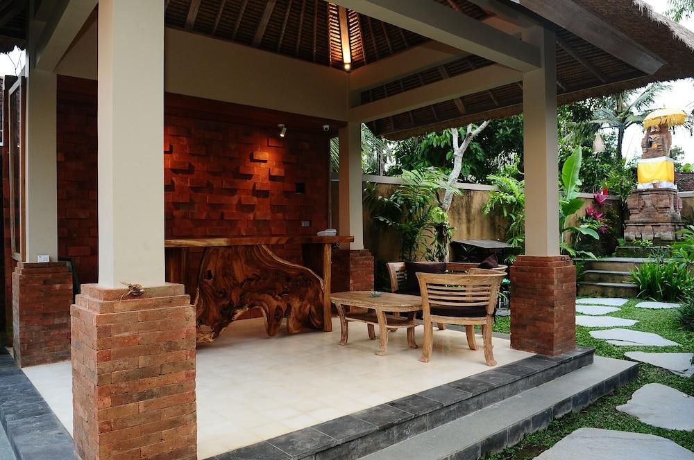 Letung Sanctuary Ubud - Lobby Sitting Area