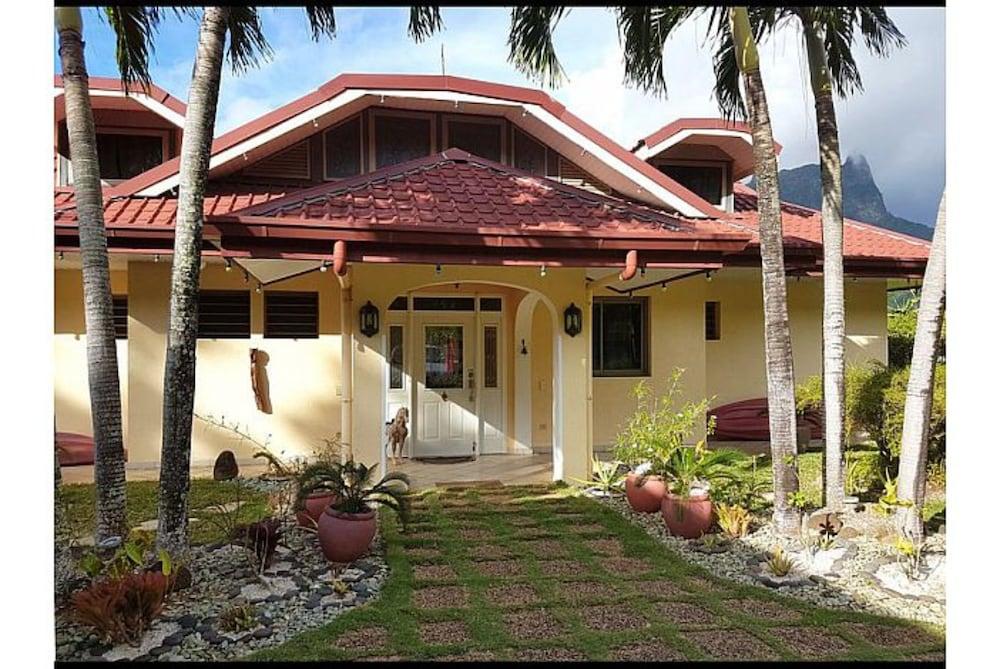 Villa Oramarama - Moorea - Property Entrance