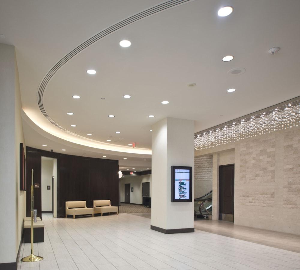DoubleTree by Hilton Washington DC - Crystal City - Lobby