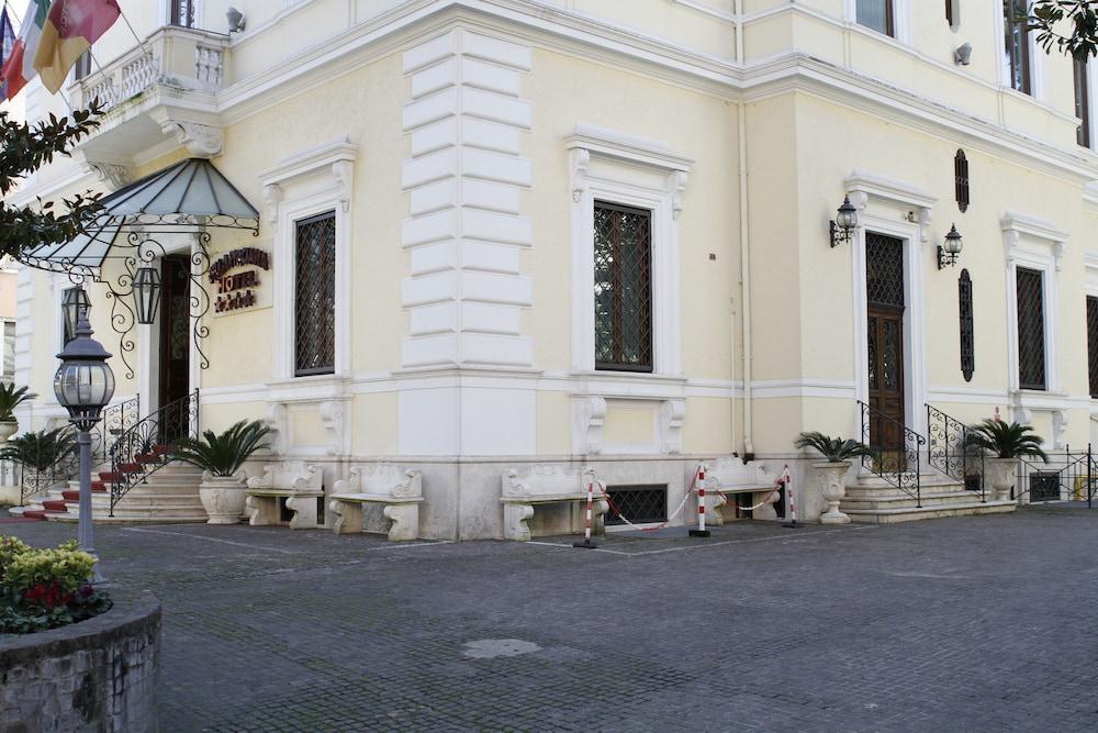 Villa Pinciana - Exterior detail