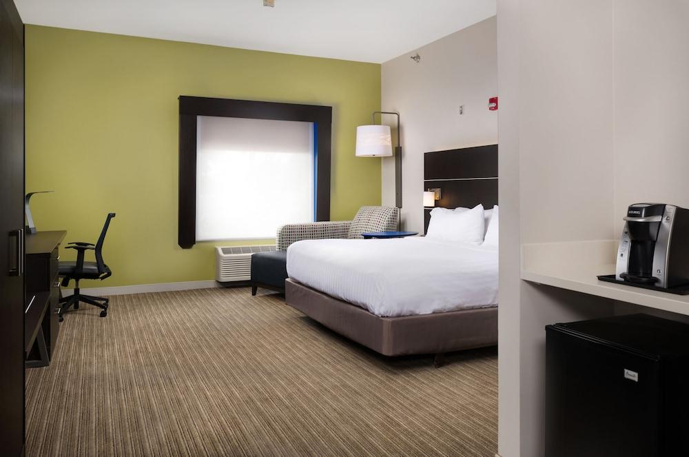 Holiday Inn Express Hotel & Suites Independence-Kansas City, an IHG Hotel - Room