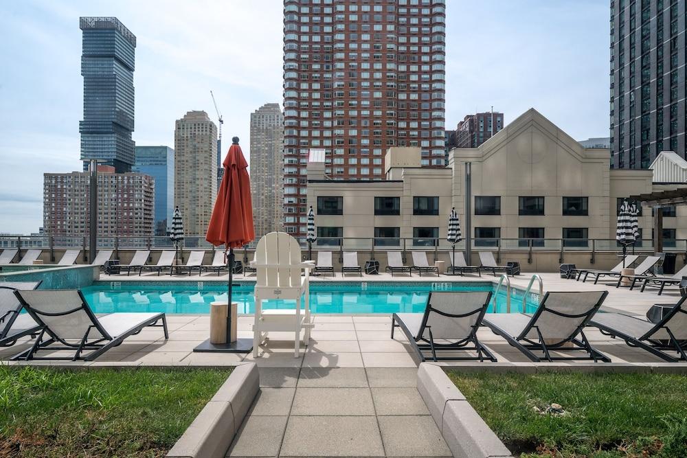 Global Luxury Suites Downtown Jersey City - Outdoor Pool
