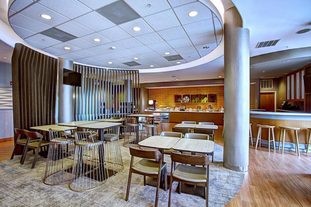 SpringHill Suites by Marriott Harrisburg Hershey - Lobby