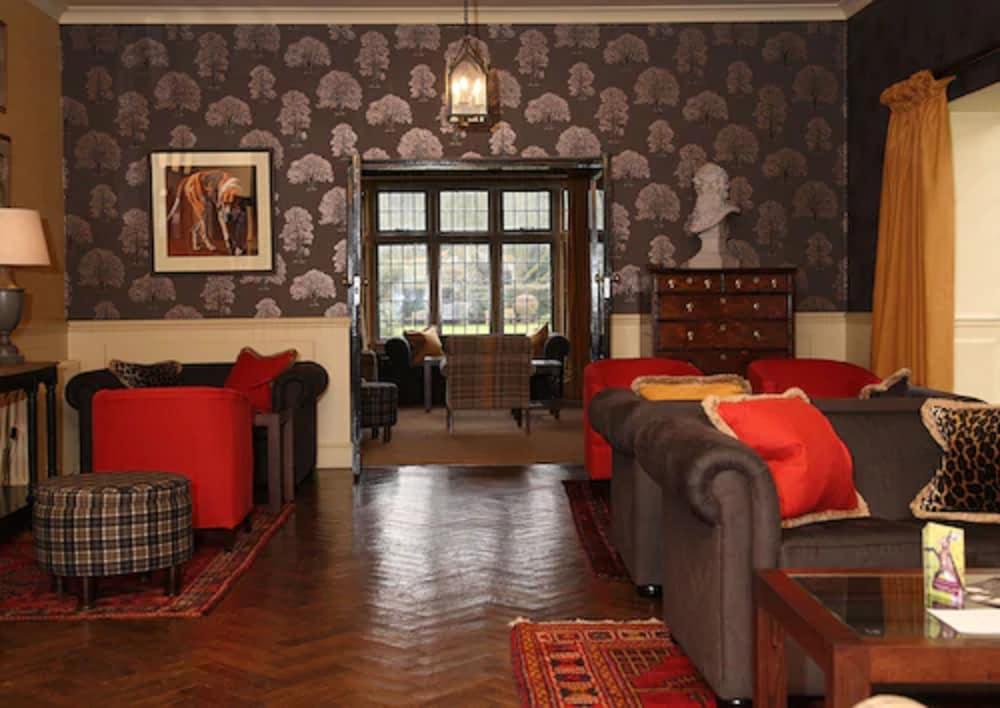 Hare And Hounds Hotel - Interior