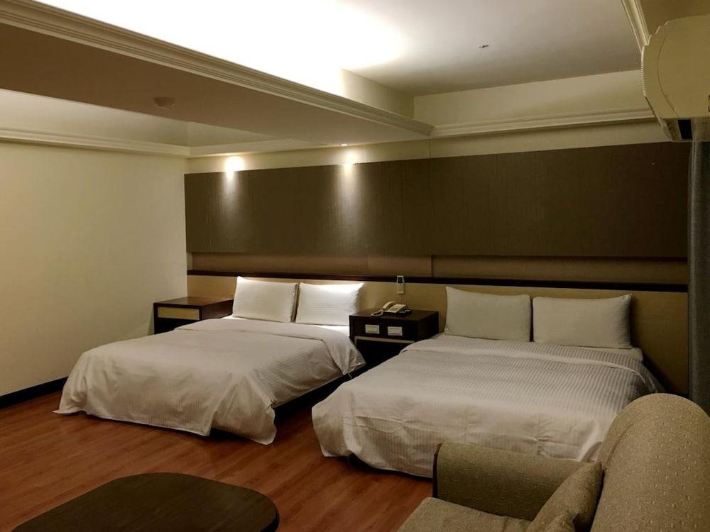 Zaw Jung Business Hotel - Room