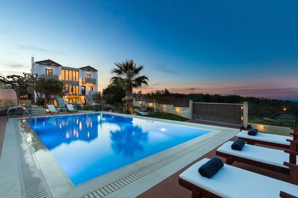 Luxury Villa Margarita - Outdoor Pool