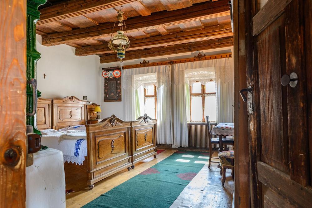 Count Kalnoky's Transylvanian Guesthouse - Room
