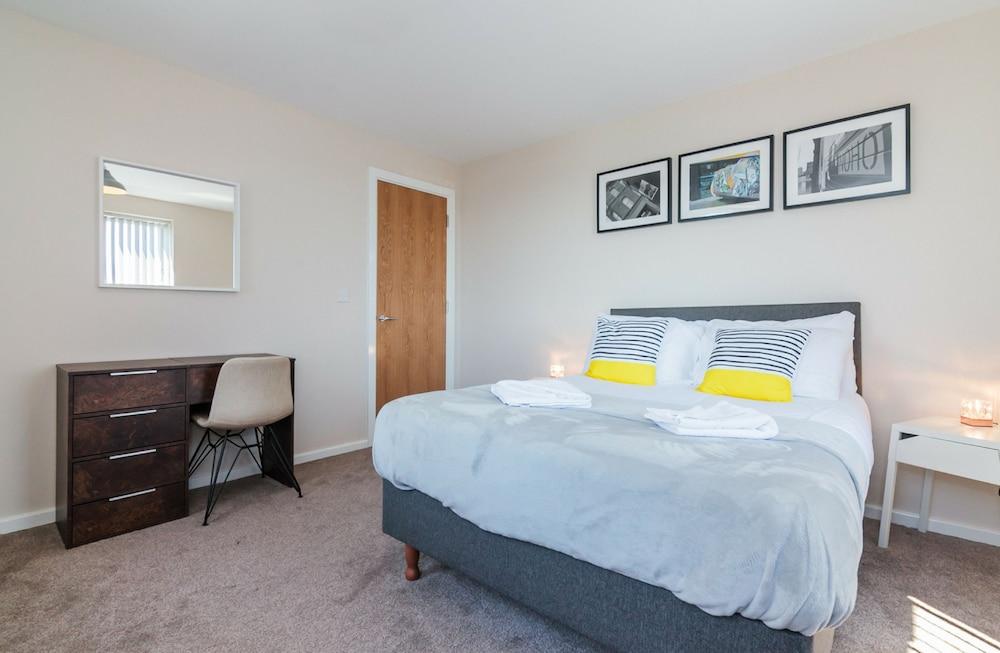 Approved Serviced Apartments Park Rise - Room