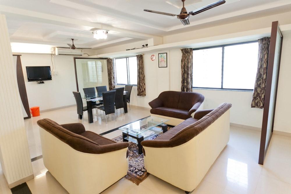 Amigo Serviced Apartments - Chinchwad - Lobby Sitting Area