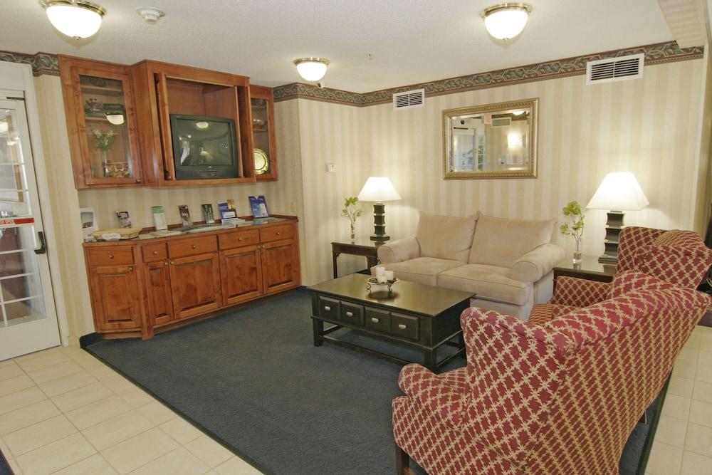 Candlewood Suites Newport News/Yorktown, an IHG Hotel - Lobby