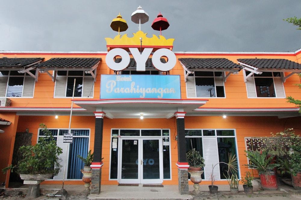 OYO 434 Hotel Parahiyangan Syariah - Exterior