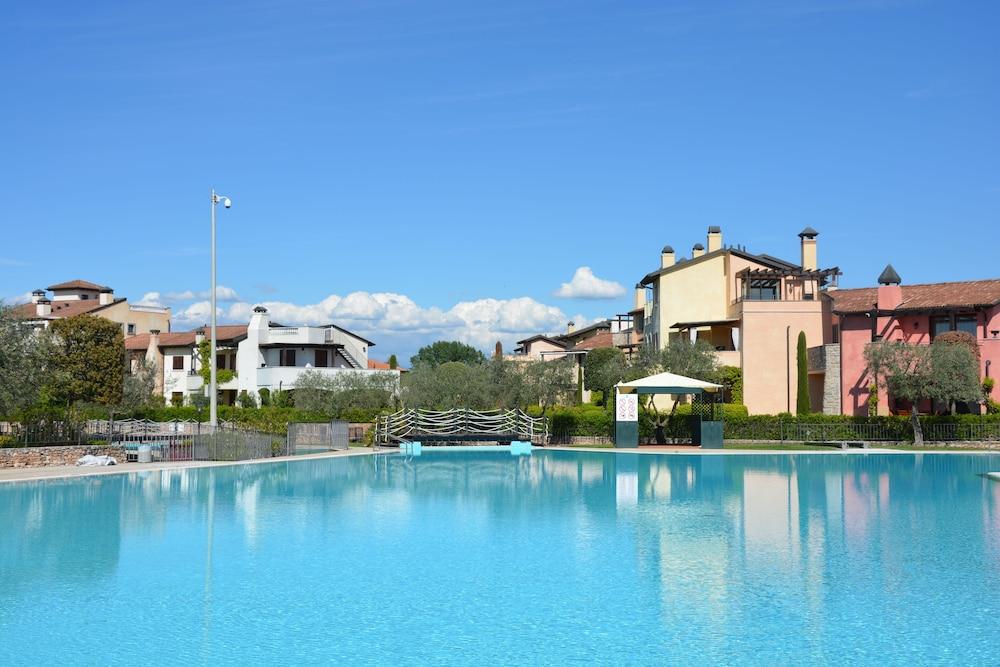 Garda Resort Village - Outdoor Pool