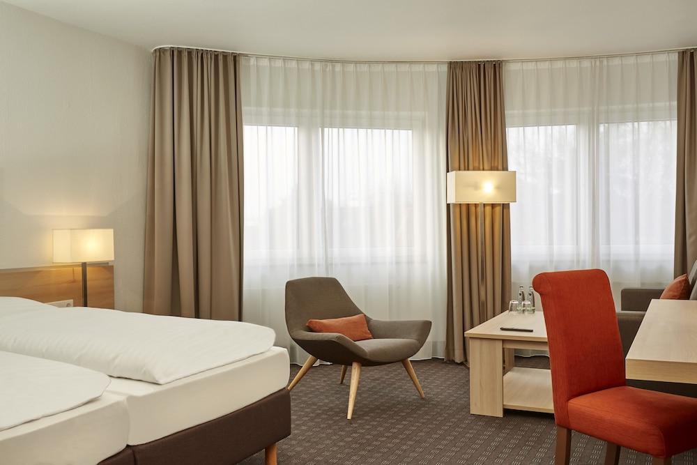 H+ Hotel Darmstadt - Room