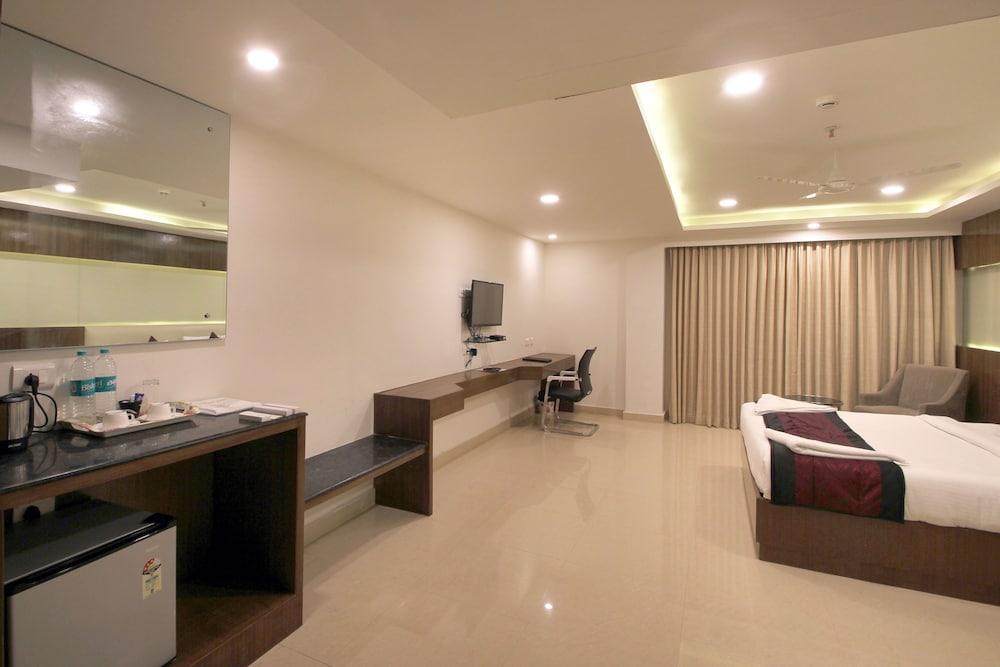 Hotel Hyderabad Grand - Room