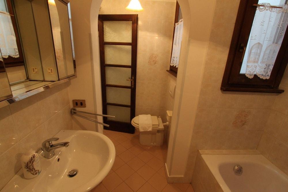 Mozart Apartment Heart Bellagio - Bathroom