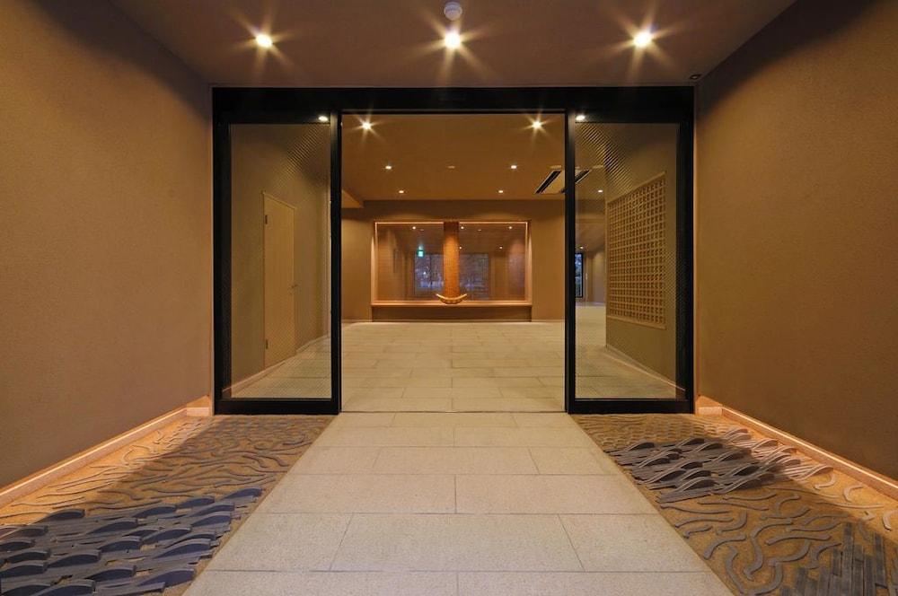 سيزانسو - Interior Entrance