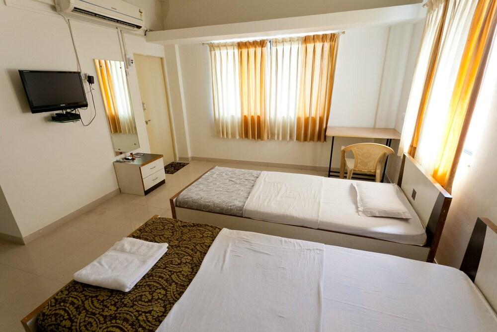 Amigo Serviced Apartments - Chinchwad - Room
