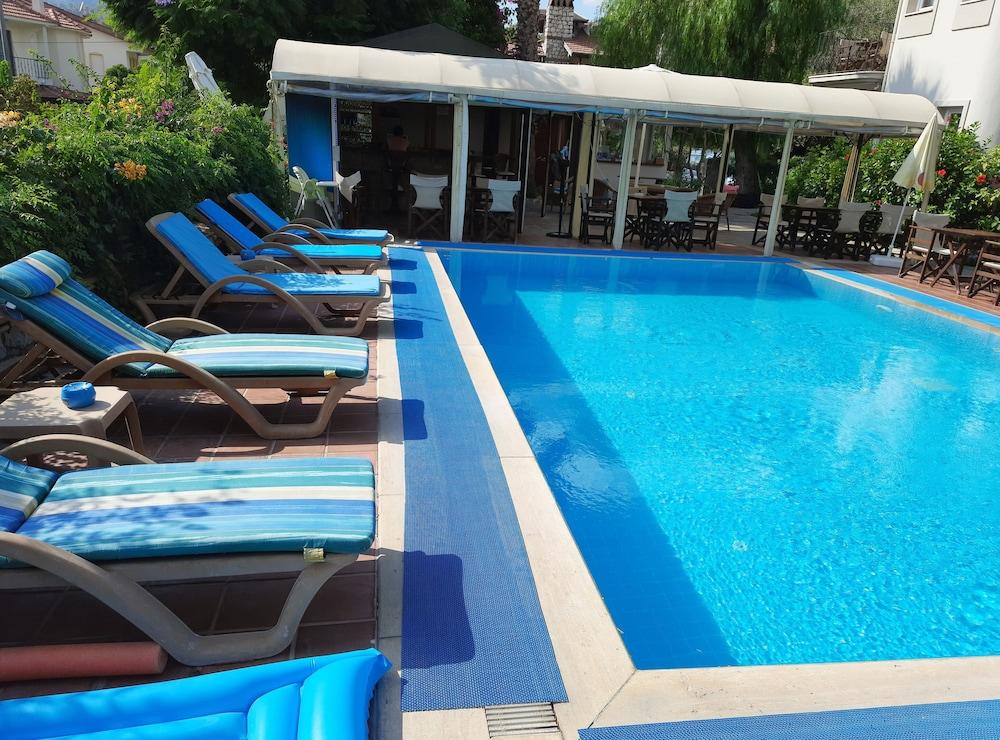 جوسيك أوبيرا هوتل - Outdoor Pool