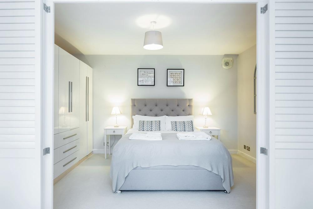 Putney Court - 1 Bed Apartment by BaseToGo - Room