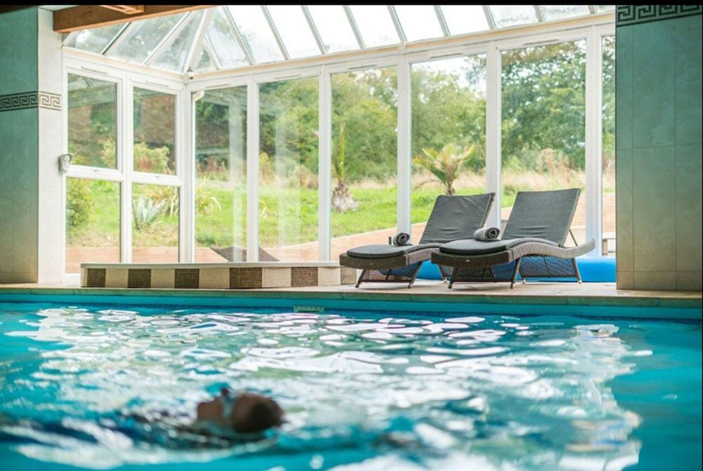 Guildford Manor Hotel & Spa - Pool