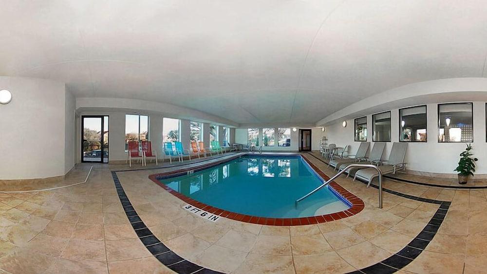 Comfort Suites - Indoor Pool