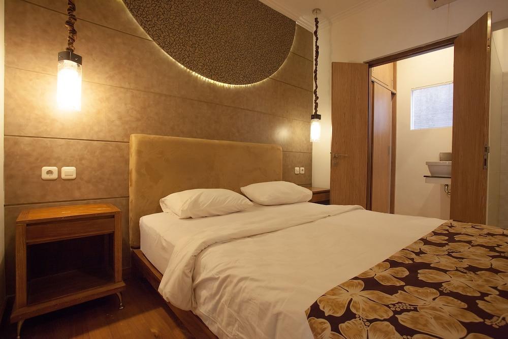 Ocean View Residence - Hotel Jepara - Room