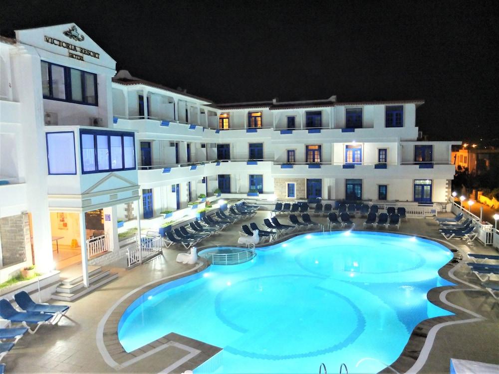 Victoria Suite Hotel & Spa - Outdoor Pool