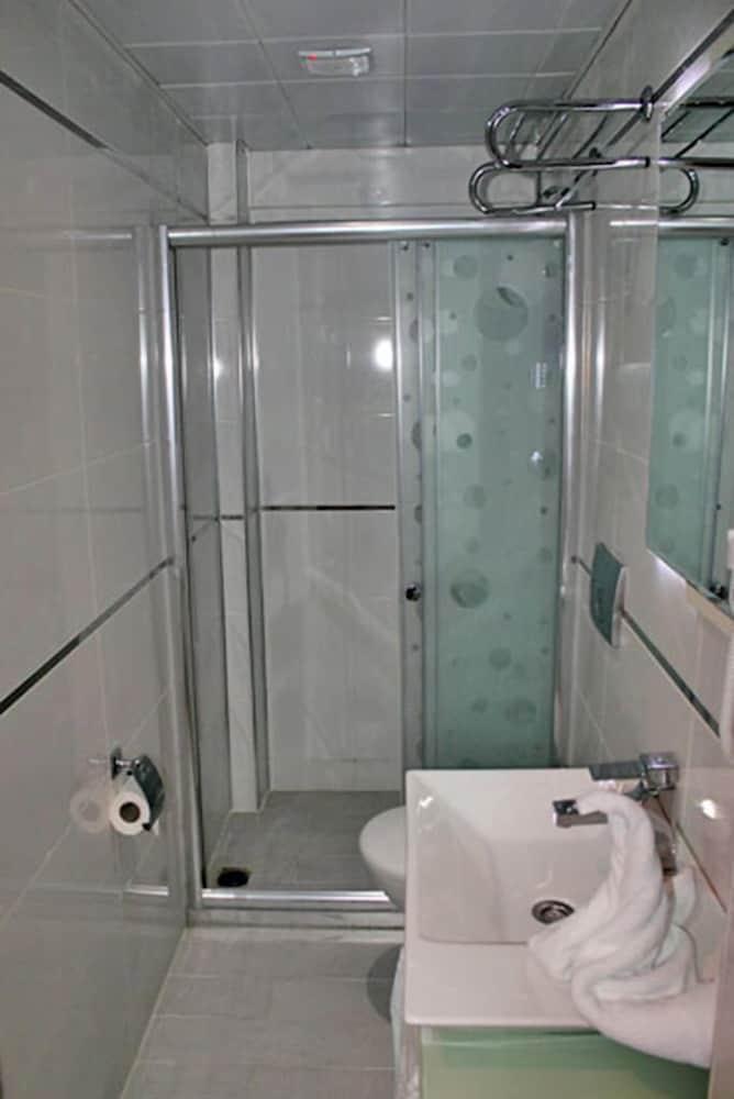Prens Hotel - Bathroom